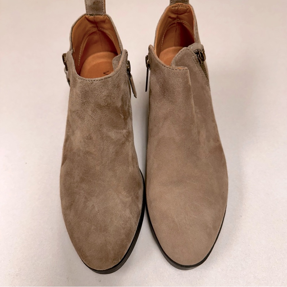 Vionic Cecily Suede Stone Waterproof Boots Ankle Bootie Sz 6.5Supportive Comfort